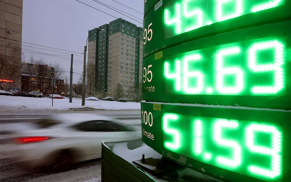Бензин в России дешевый, только купить получится мало! Исследование