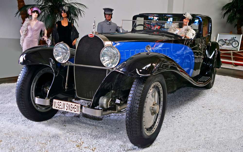 Знаменитый Bugatti Type 41 Royale с 12,7‑литровым мотором - одна из вершин автомобильной классики 1920‑х. Дизайн подобных машин с высоким и длинным капотом и огромными колесами во многом определялся именно начинкой - гигантскими моторами и соответствующими тормозами.