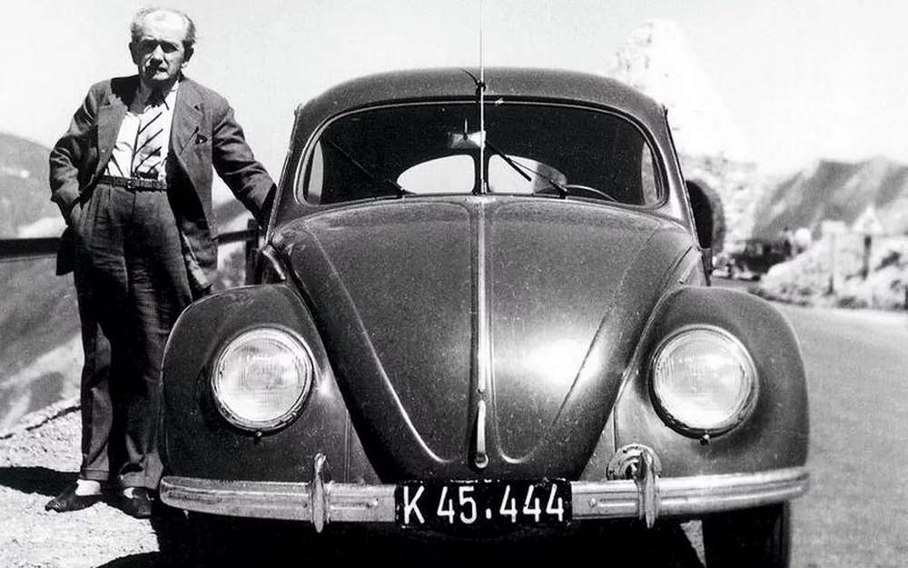 Фердинанд Порше не остался работать в СССР, а вскоре создал знаменитый Volkswagen Kaefer (Жук).