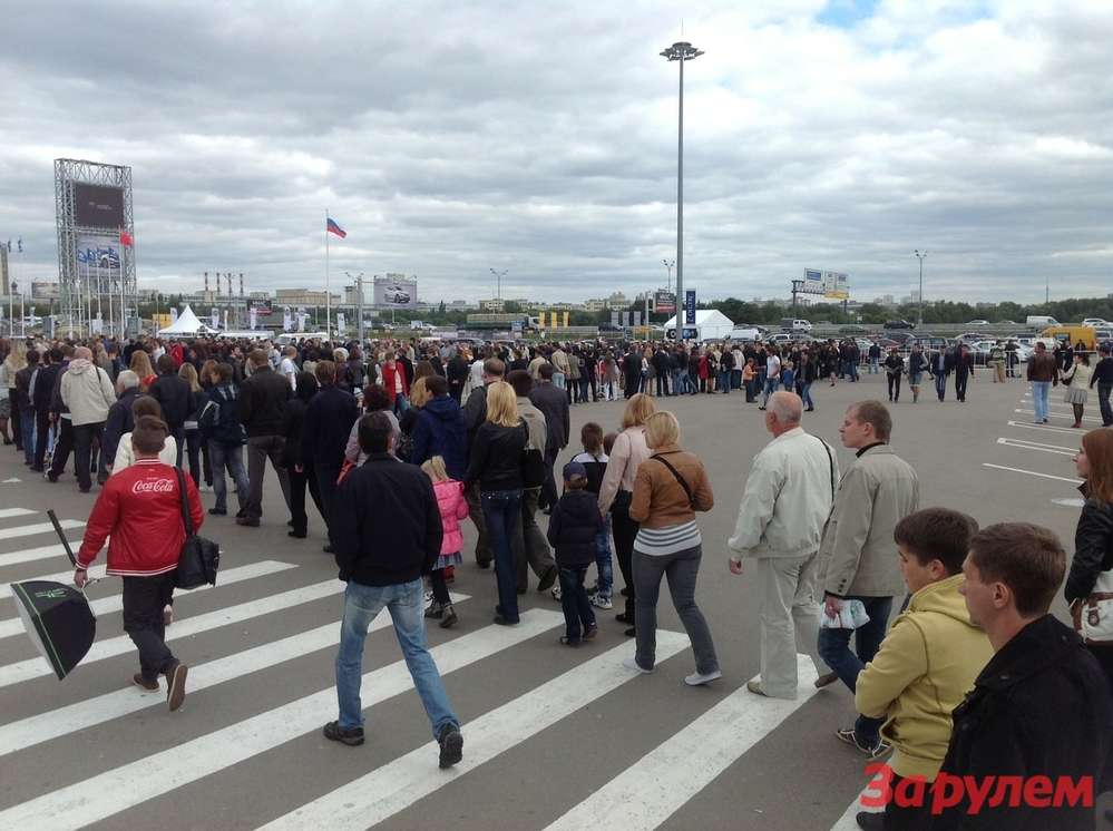 Московский автосалон за три дня принял 500 тысяч посетителей