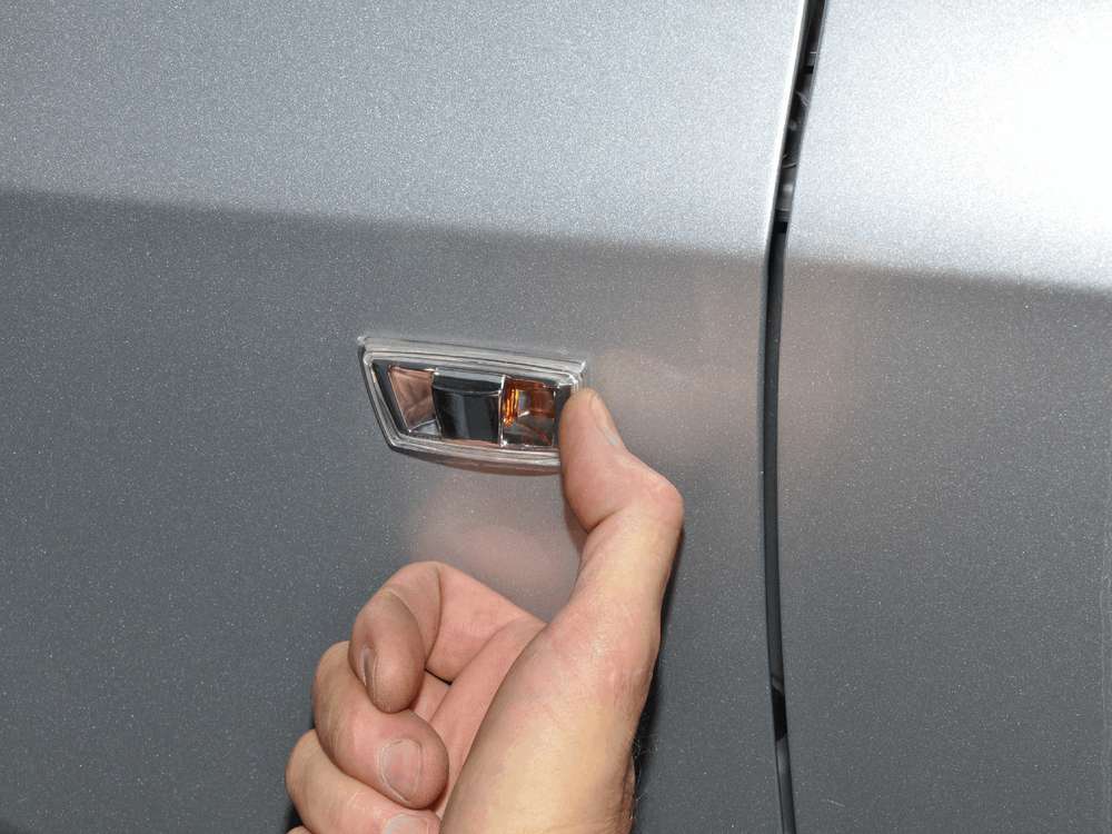 Замена лампы бокового указателя поворота Chevrolet Cobalt