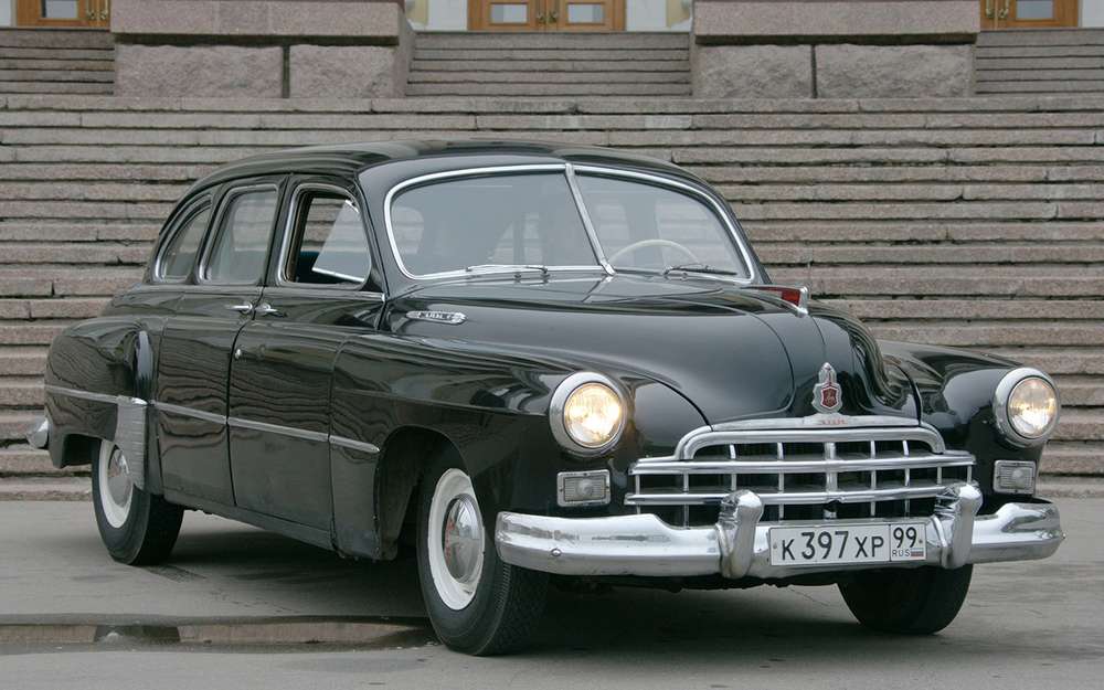 ГАЗ-12 ЗИМ - единственный советский представительский автомобиль, который можно было купить.