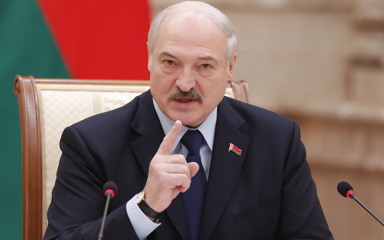 Лукашенко потребовал активнее развивать электротранспорт: в Белоруссии слишком много электричества!