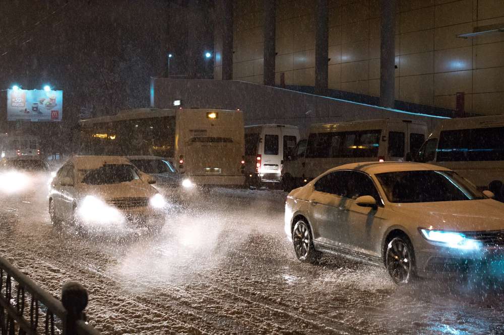 Московские водители будут сами чистить дороги от снега