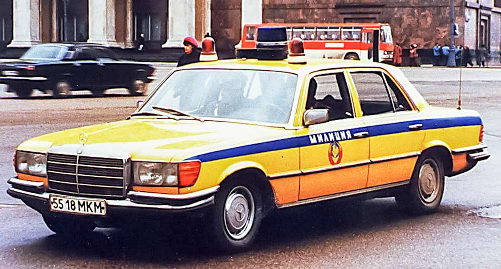 Mercedes-Benz W116, который позже причислили к S-классу. Такие машины стали появляться в Москве перед Олимпиадой-80.