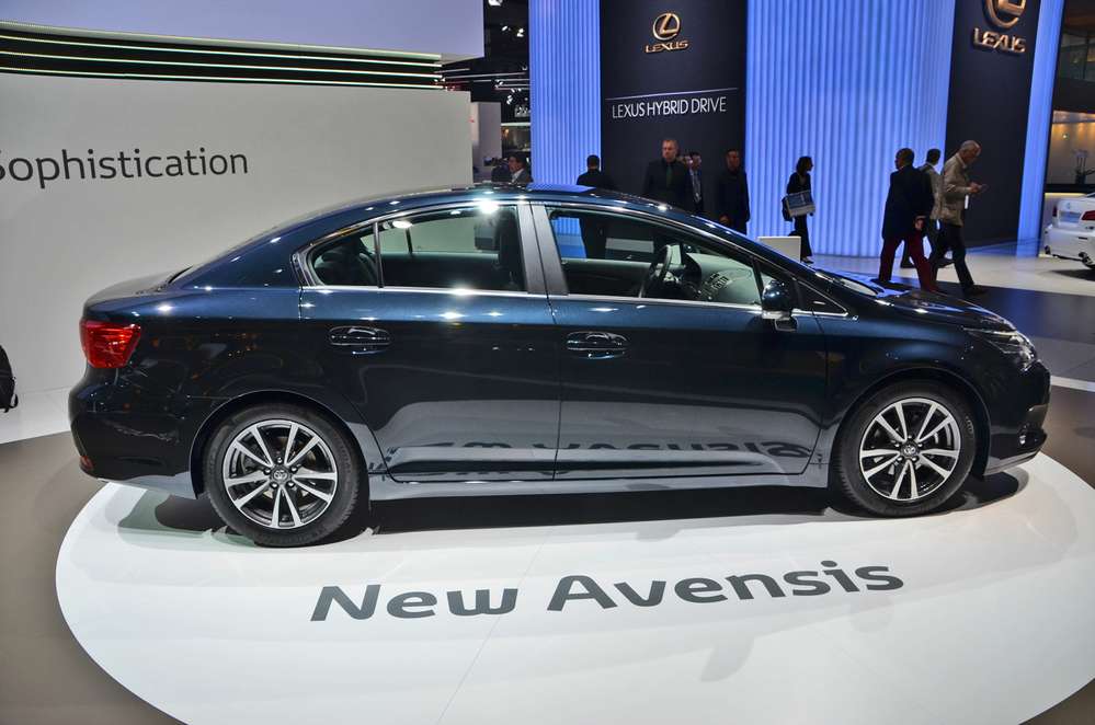 Toyota назвала стоимость обновленного Avensis