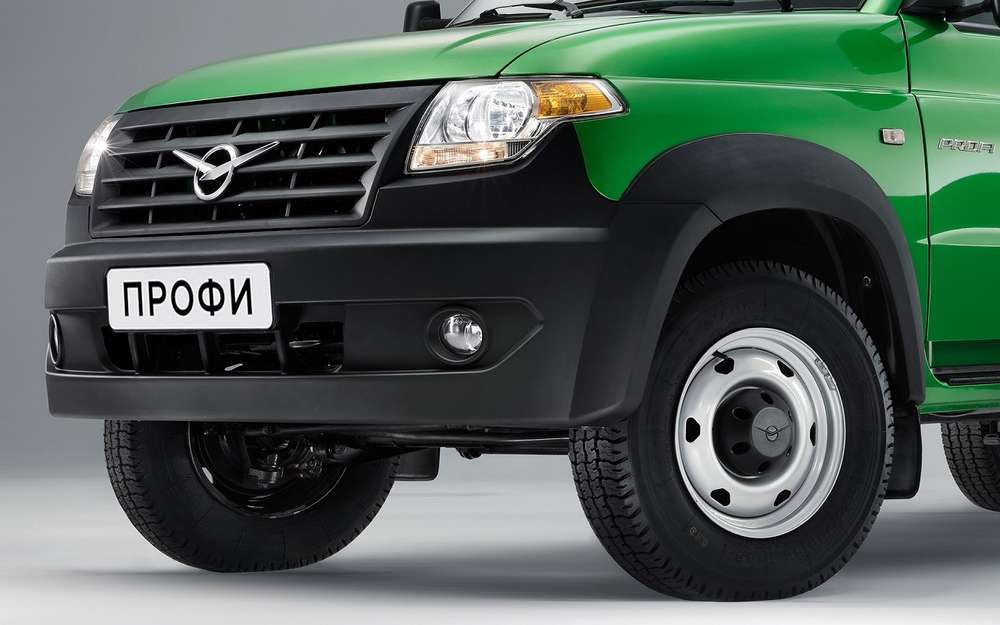 5 мест и 5 кубометров: УАЗ начал продажи нового фургона Профи