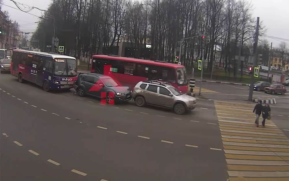«Надо было давить»: ДТП на Красной площади обсуждают жители Ярославля