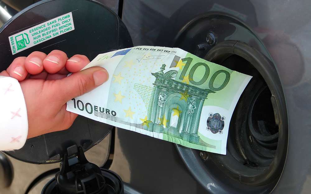 Власти Германии будут доплачивать автомобилистам за топливо