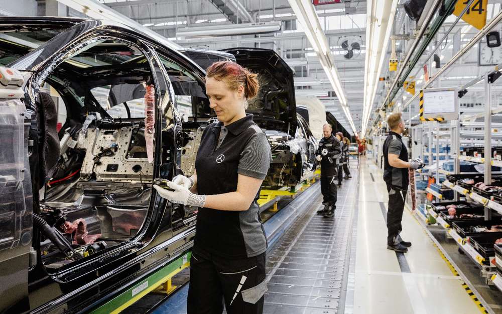 Жизнь удалась: рабочие Daimler получат по 5400 евро за хорошую работу
