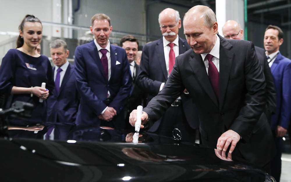 Путин открыл российский завод Mercedes-Benz