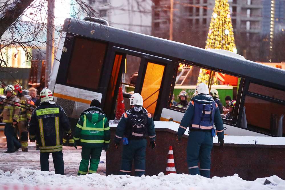 Трагическое ДТП с автобусом в Москве. Все версии: от теракта до бутылки с водой
