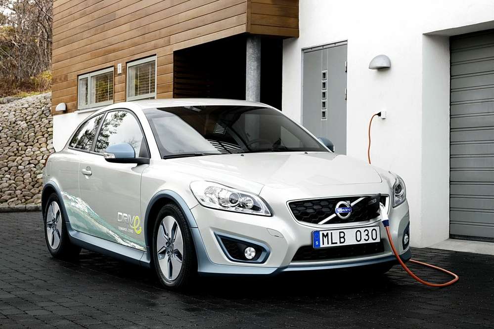 Volvo начинает производство электромобилей