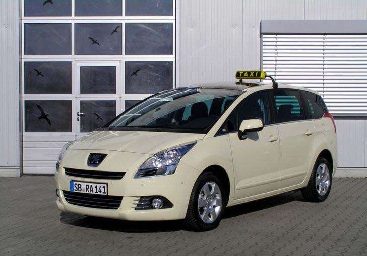 Peugeot представит три варианта такси