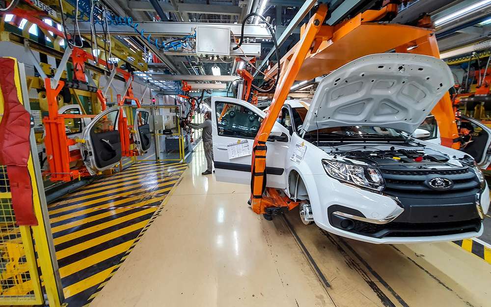 Производство Ларгусов в Тольятти возобновят до конца года - все машины будут с АБС.