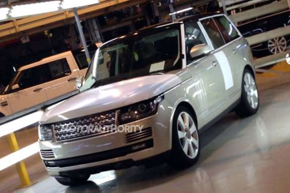 В Сеть просочилась первая фотография нового Range Rover