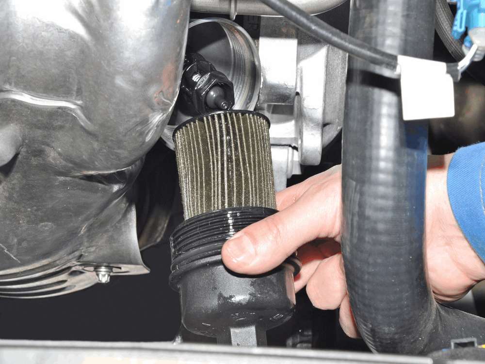ТО Chevrolet Cruze: замена масла и масляного фильтра в двигателях объемом 1,6 л (124 л.с.) и 1,8 л