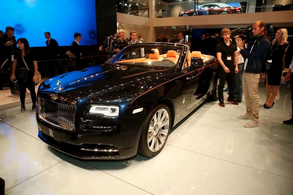 Rolls-Royce встречает «рассвет» с кабриолетом Dawn