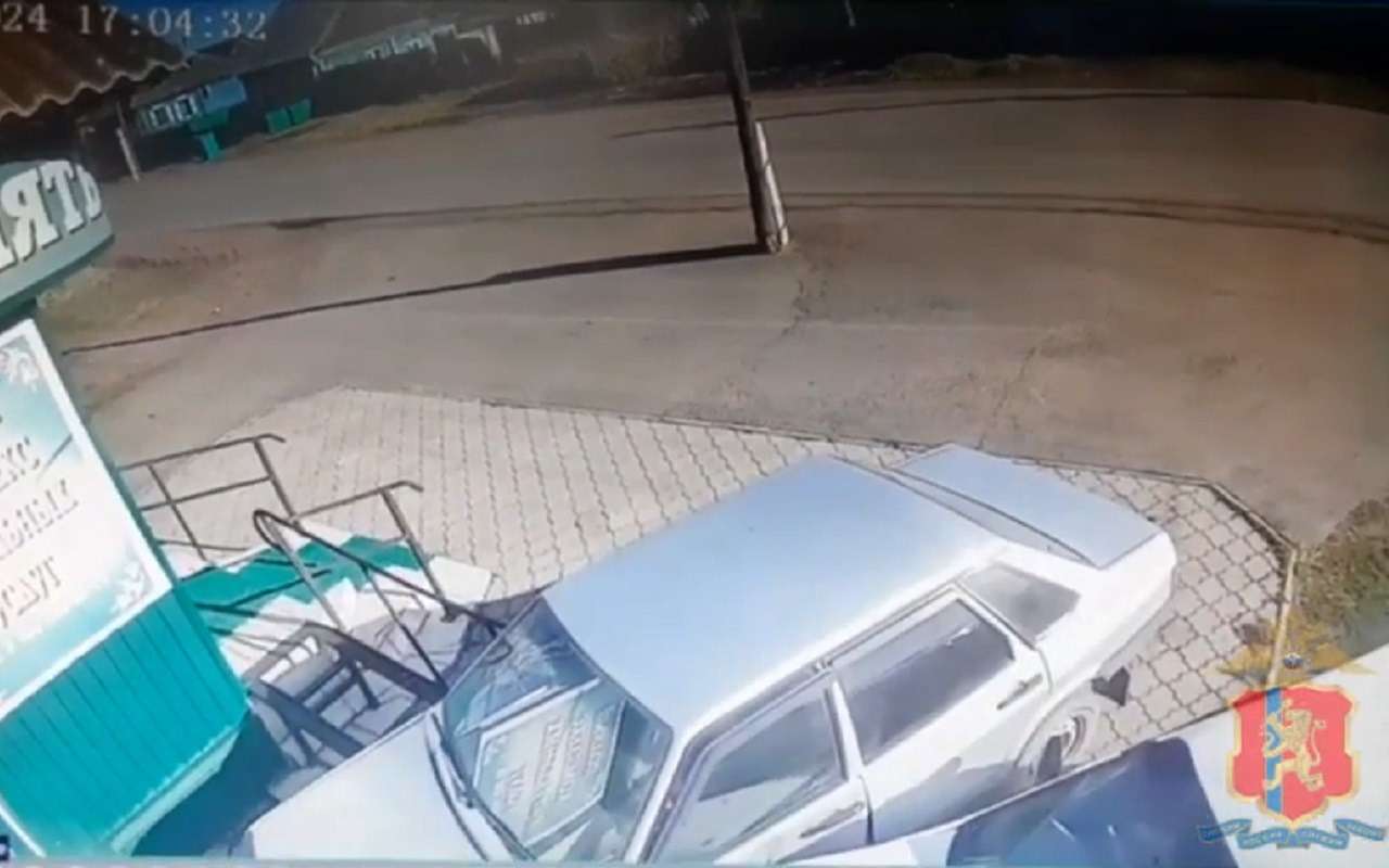 Дважды нетрезв: культурный водитель протаранил чужую машину и попытался бежать