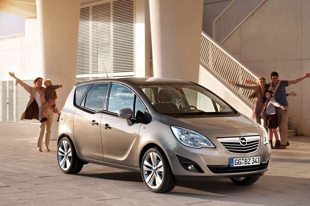 Бензиновый мотор сделал Opel Meriva c «автоматом» доступнее