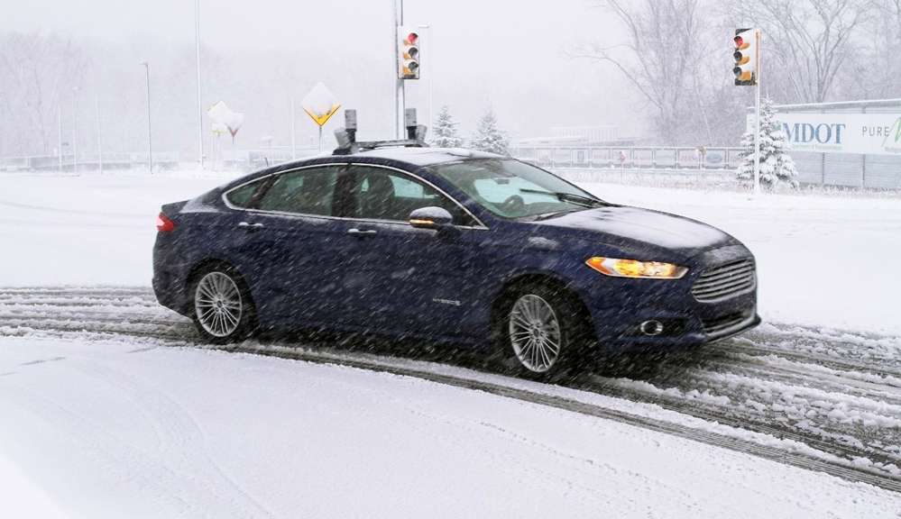 Ford вывел беспилотники на мороз (ВИДЕО)