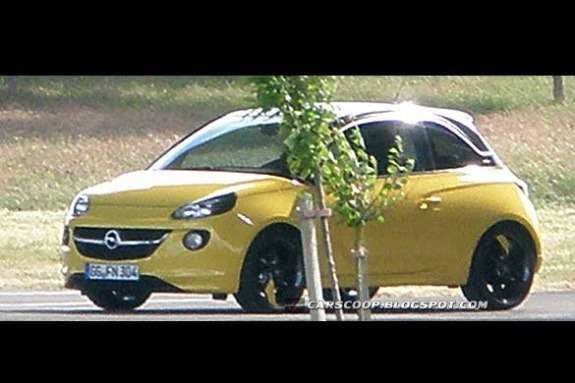 Opel Adam замечен без камуфляжа