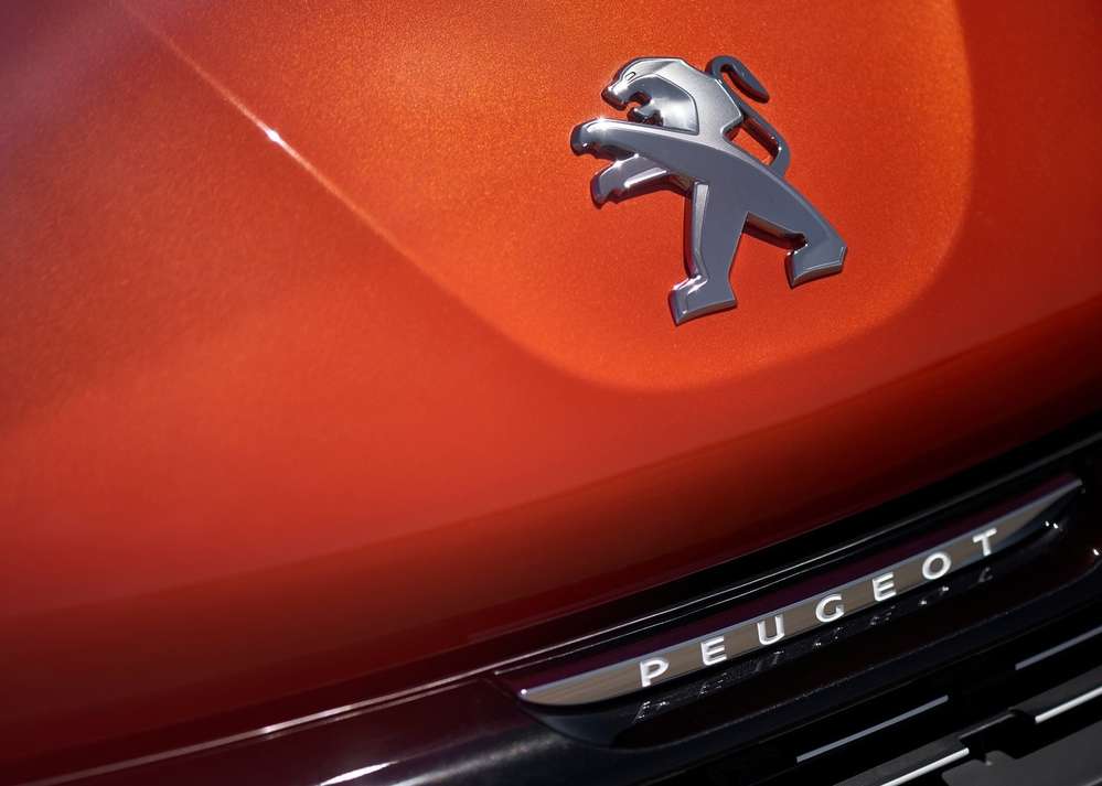 «Льва» ударит током: в Peugeot рассказали правду о новинках