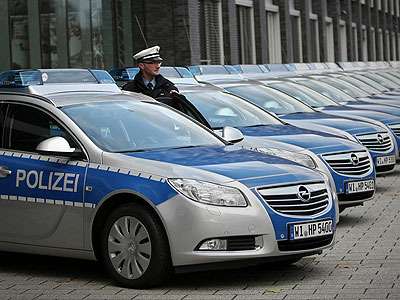 Немецким полицейским тесно в Opel Insignia