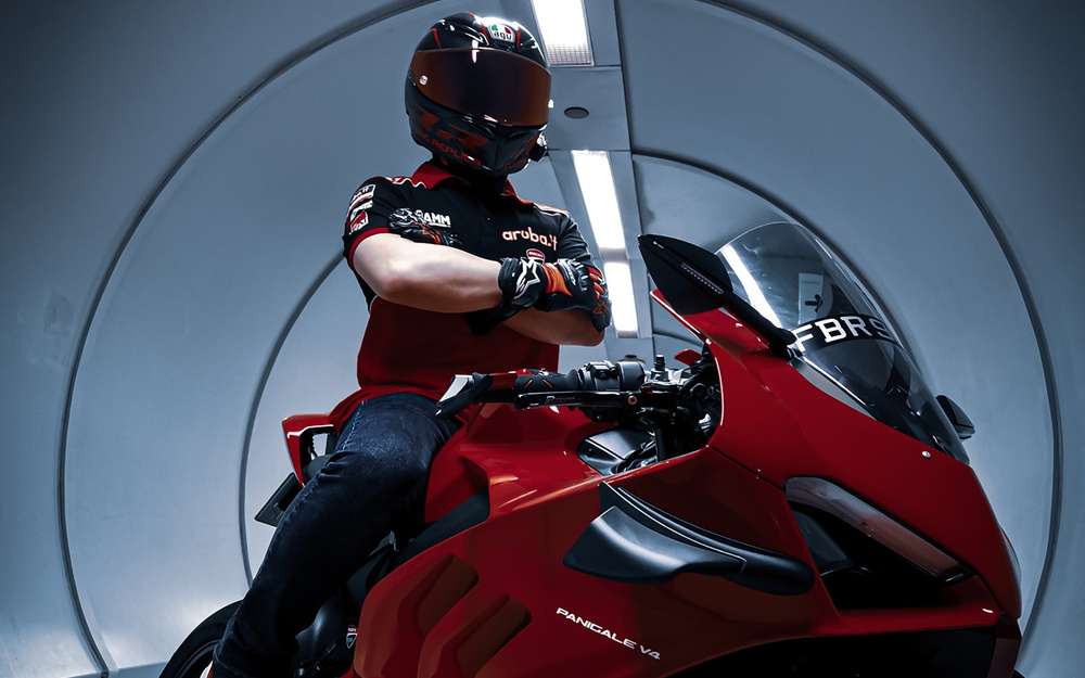 Кто прячется за шлемом - составлен портрет мотоциклиста