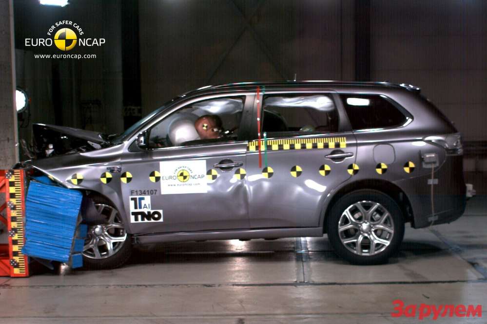 Гибридный Mitsubishi Outlander PHEV прошел испытания Euro NCAP