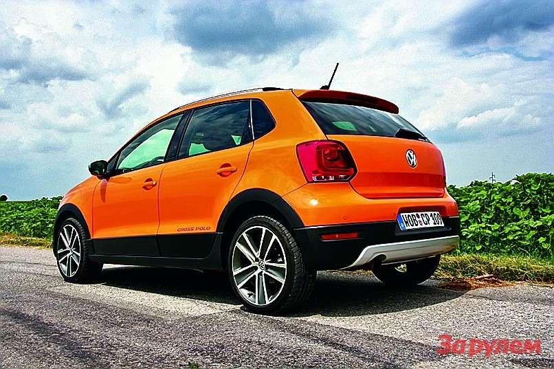 VW Cross Polo: Оранжевые кроссовки