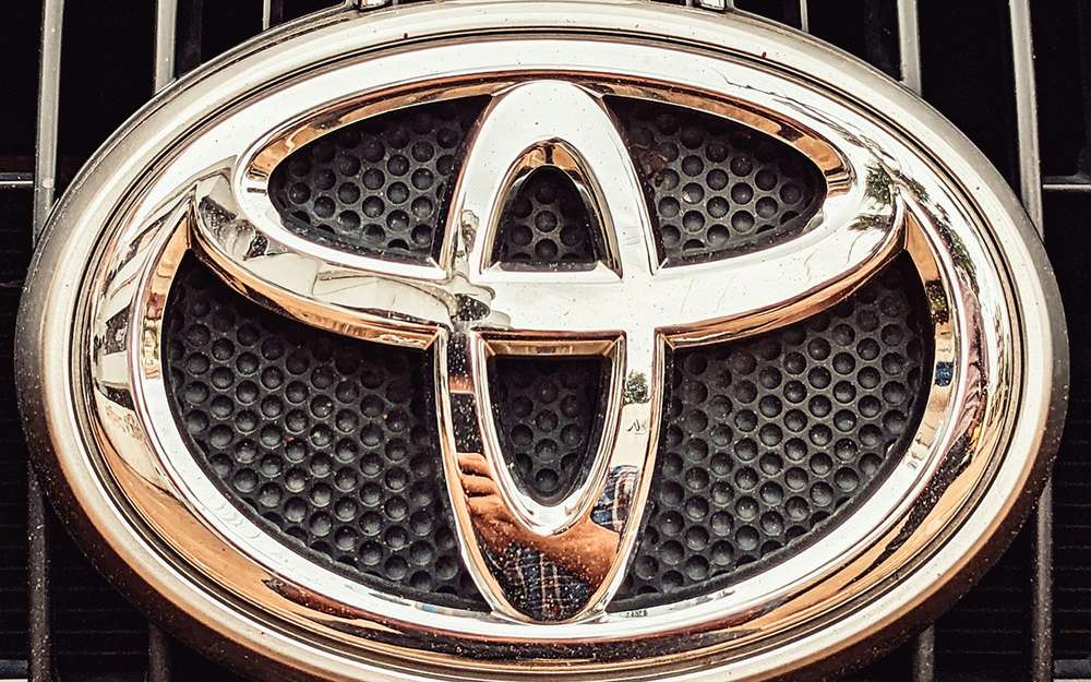 Названы новые цены на Toyota Camry и RAV4, ввезенные из Китая