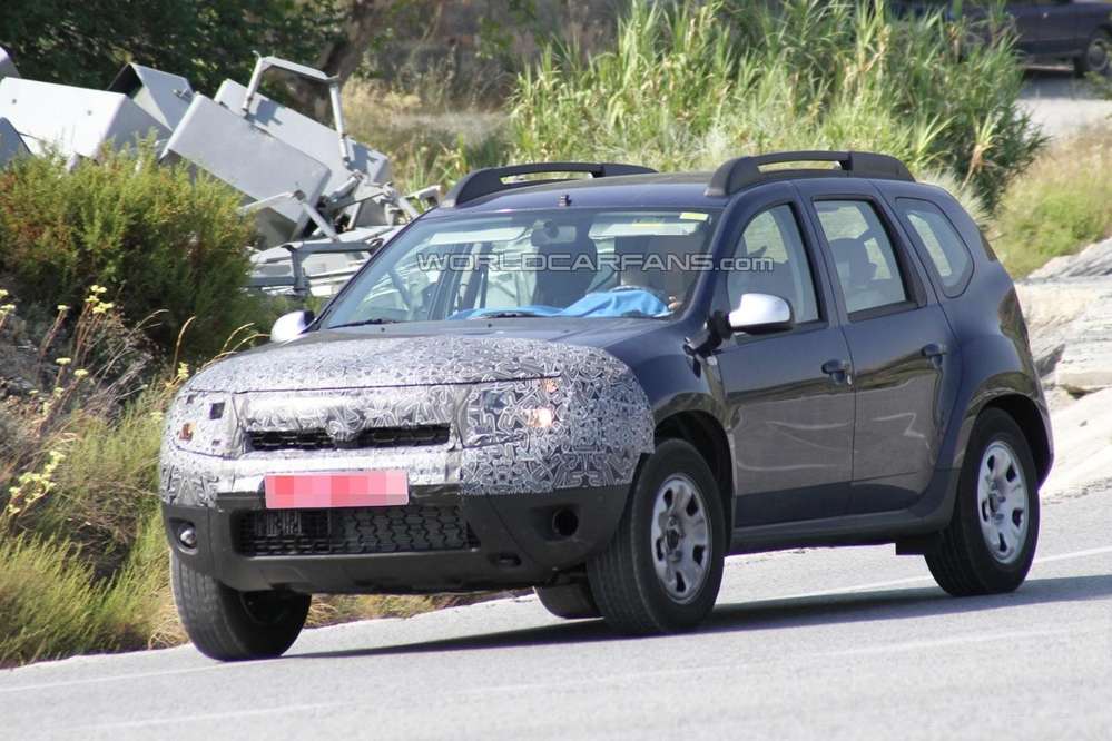 Обновленный Dacia Duster показался в легкой маскировке