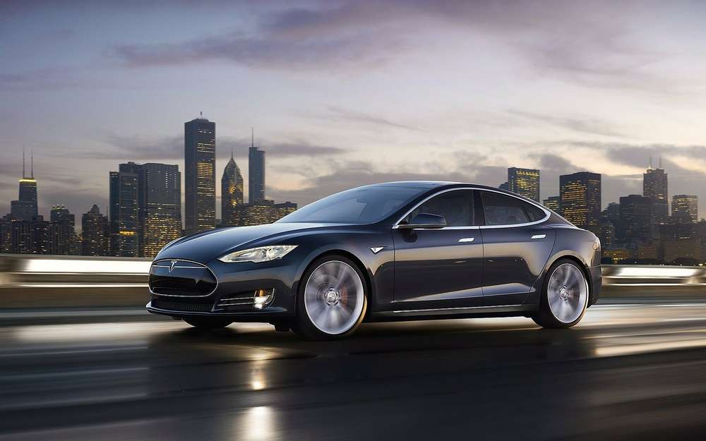 Колыбель автопилота: водитель Tesla Model S уснул за рулем