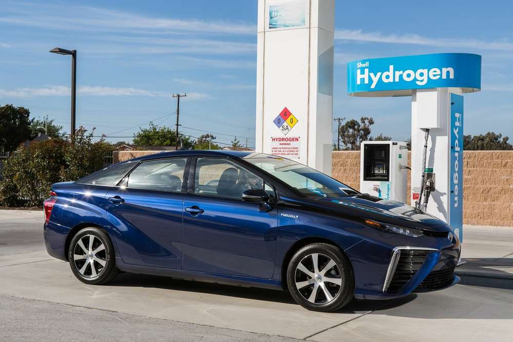 Стартовали продажи Toyota Mirai на водородном топливе 