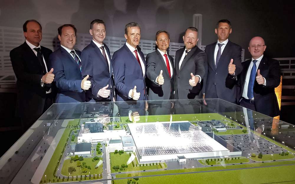 Завод Mercedes-Benz в России - началось строительство!