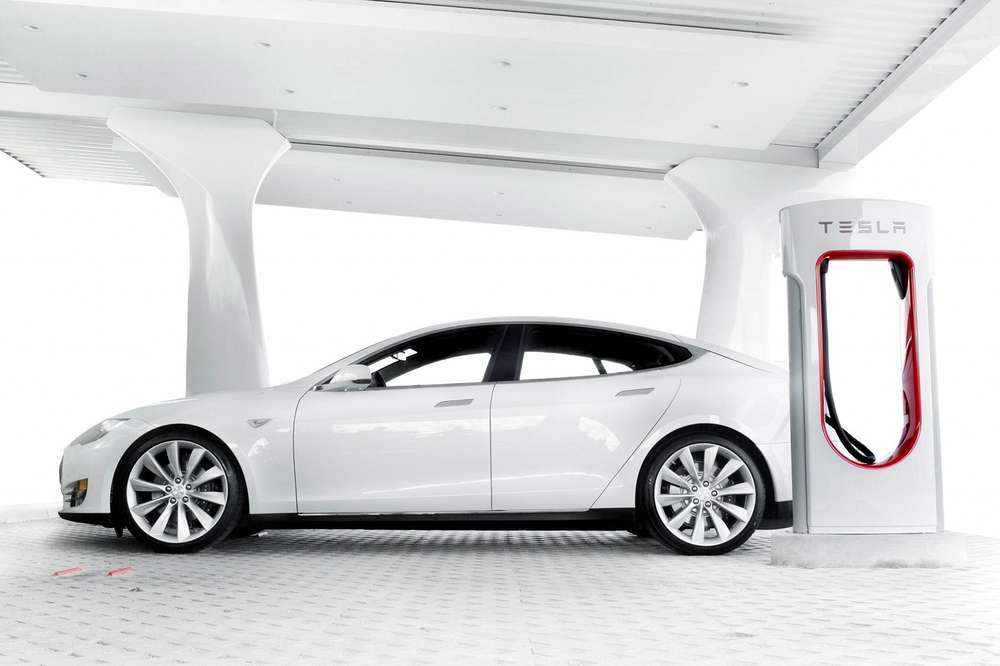 Британские министры могут пересесть на электроседаны Tesla Model S