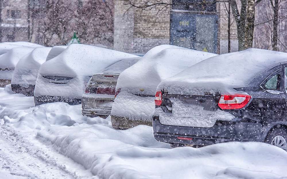 Автомобиль зимует на улице - к чему готовиться?