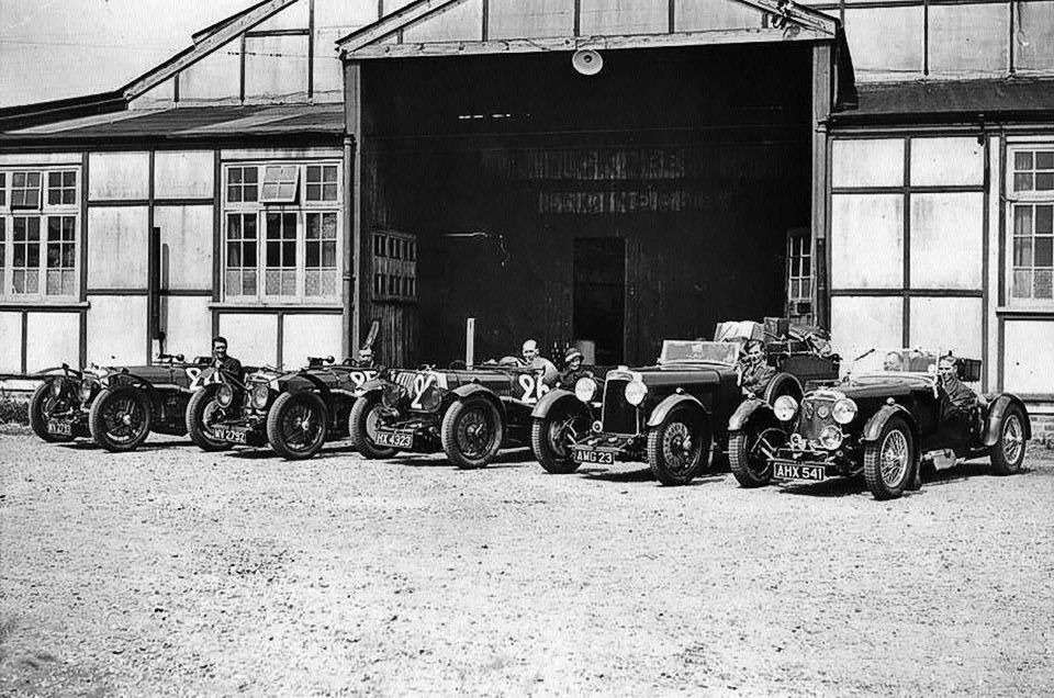Aston Martin Ltd.
Дата основания: 1913 год.
Первый автомобиль: 1915 год.