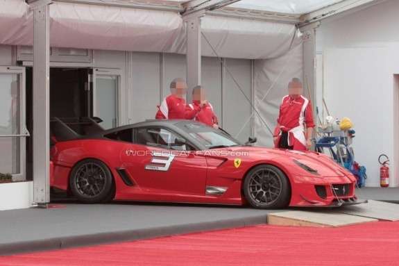 Ferrari похвастала новым трековым болидом 599XX EVO