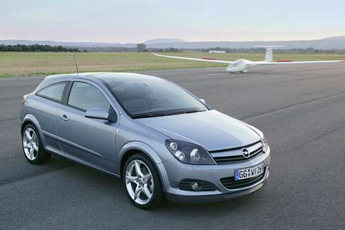 В Париже покажут новую версию Opel Astra
