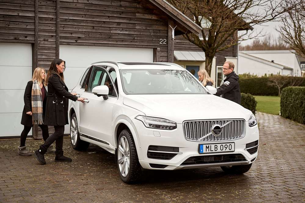 Volvo тестирует беспилотники на шведских семьях