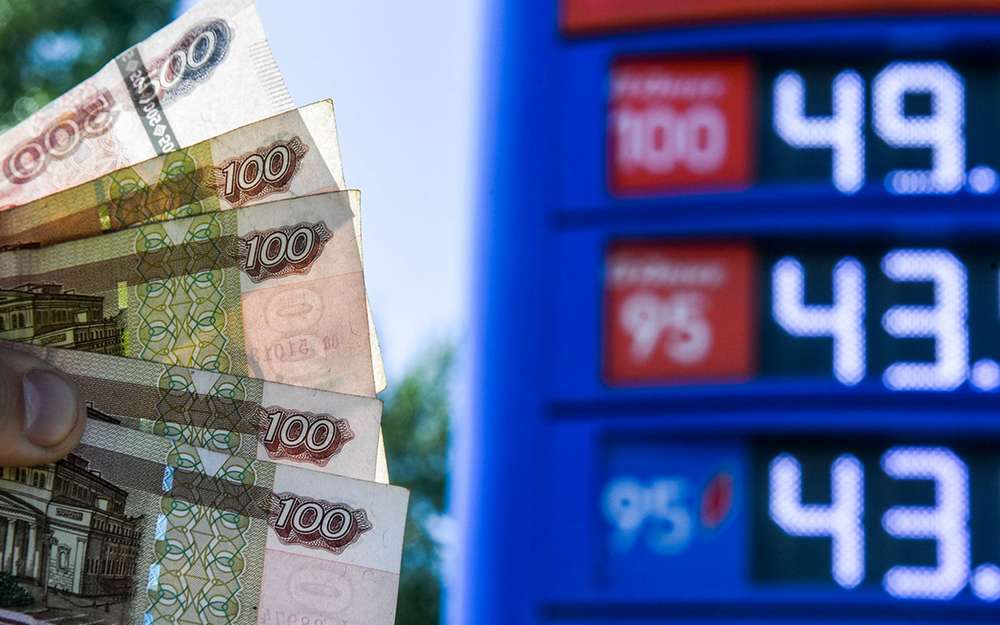 Рост цен на бензин: чиновники запутались, что им делать и говорить