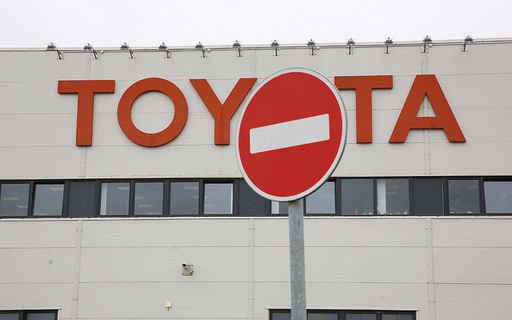 Toyota приостанавливает производство и поставки в РФ