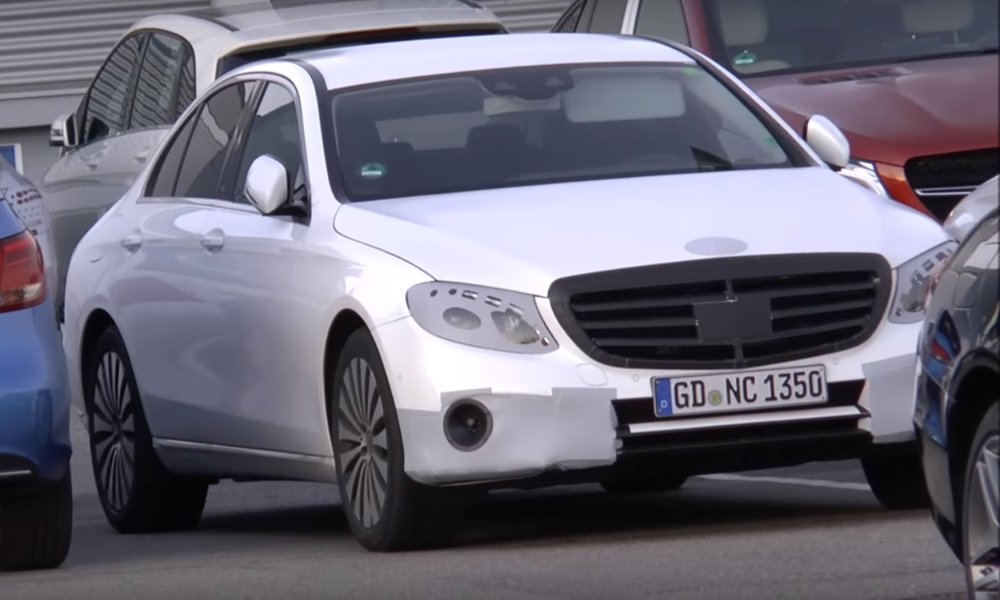 Новый Mercedes-Benz E-класса почти полностью оголился (ВИДЕО)