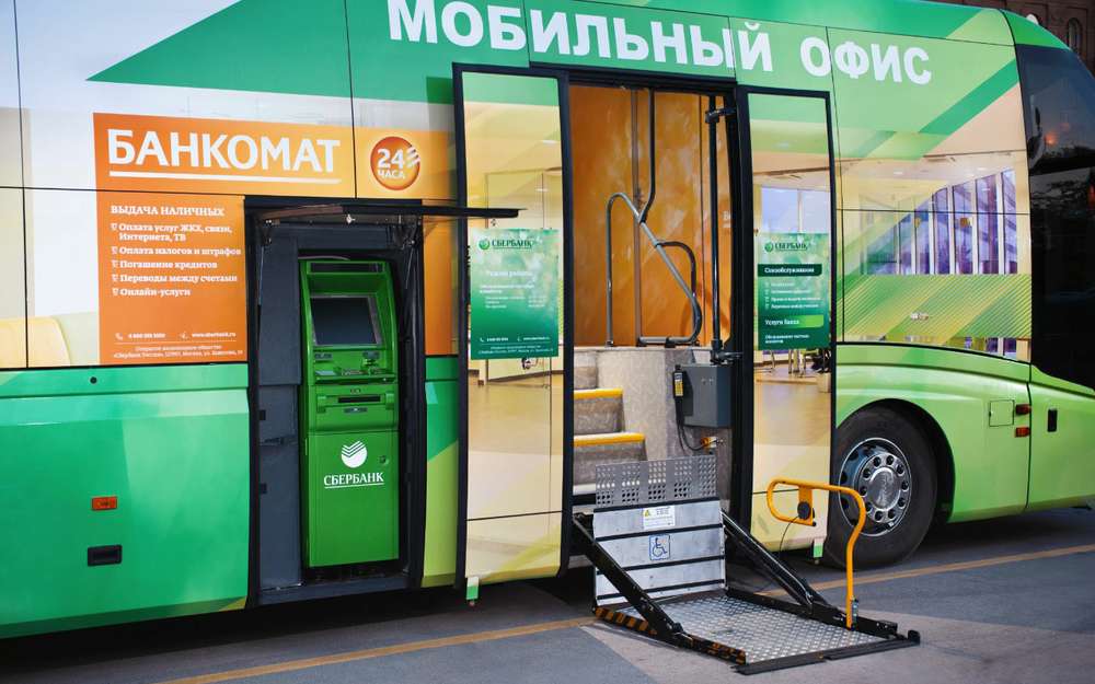 Автобус с банкоматами и штаб - уникальные проекты «Волгабаса»