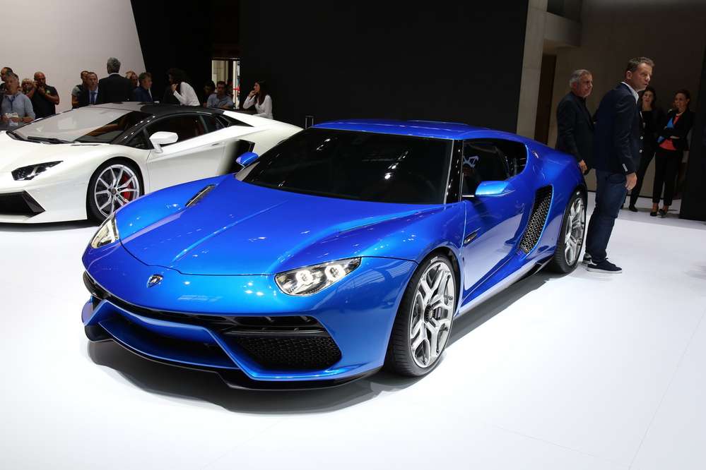 Переднеприводный электромобиль Lamborghini сразил парижскую публику