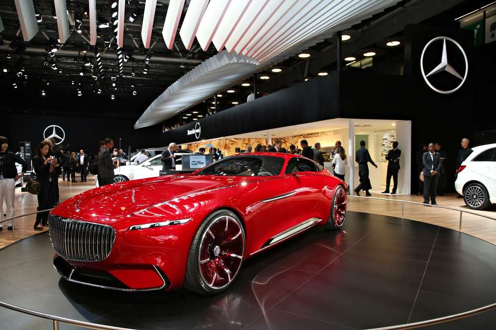 Самый красивый автомобиль Парижа: Vision Mercedes-Maybach 6 завоевывает сердца