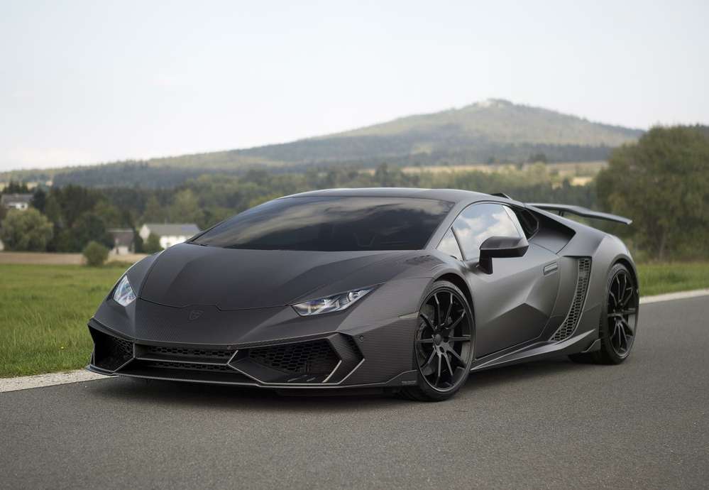 Запредельно мощный Lamborghini выходит на дороги