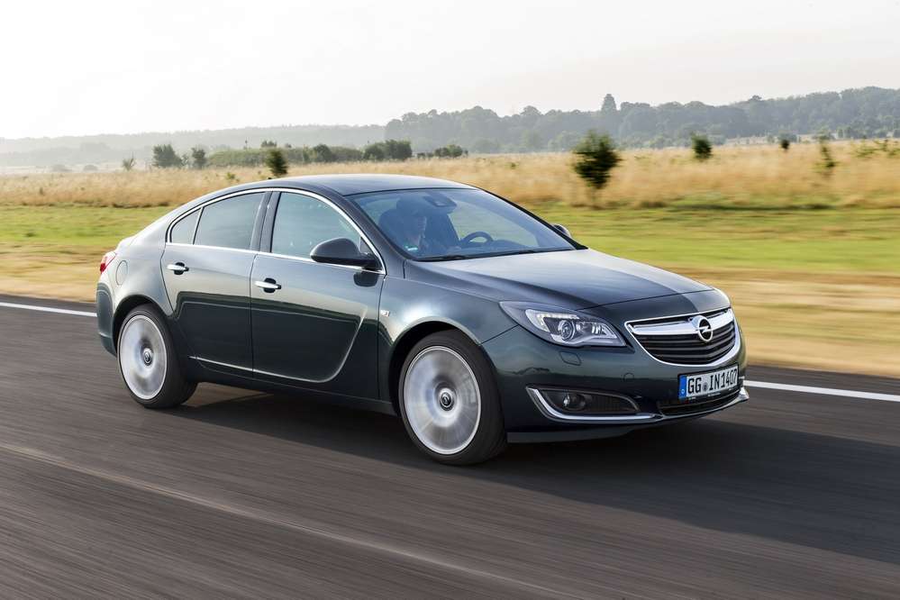 Названы цены Opel Insignia с дизельным двигателем BiTurbo